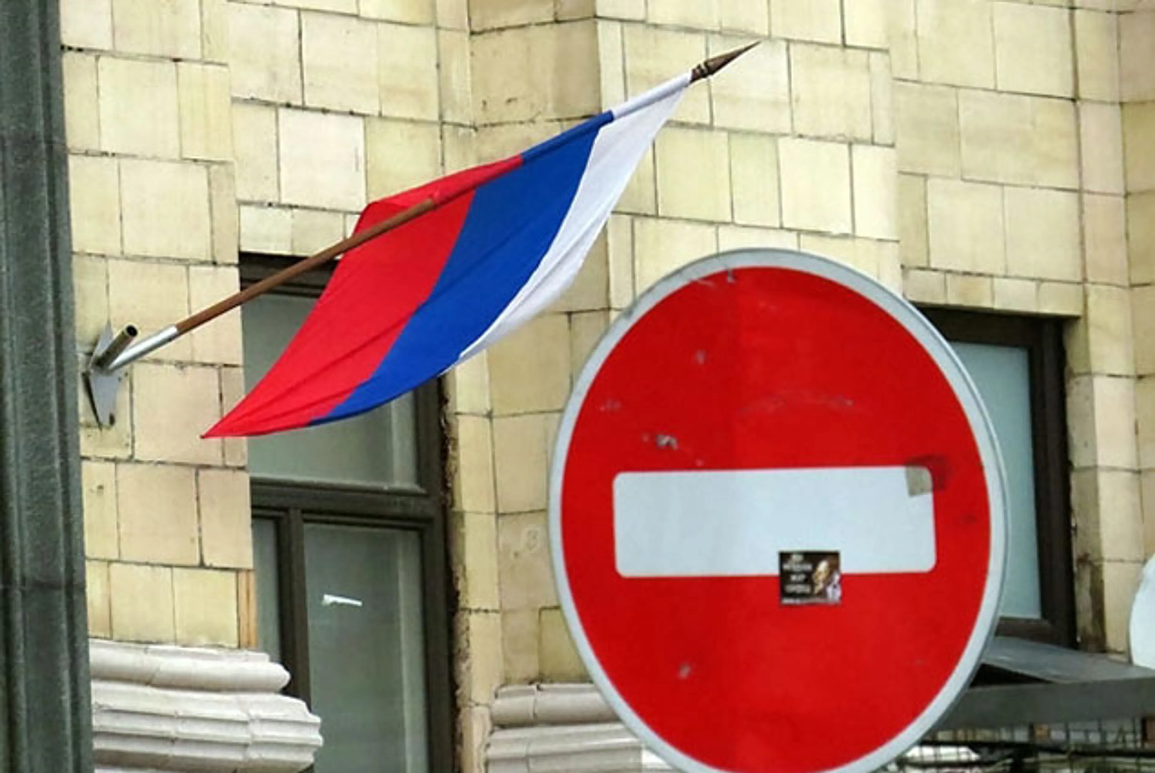 Капитал - России пригрозили дальнейшей изоляцией