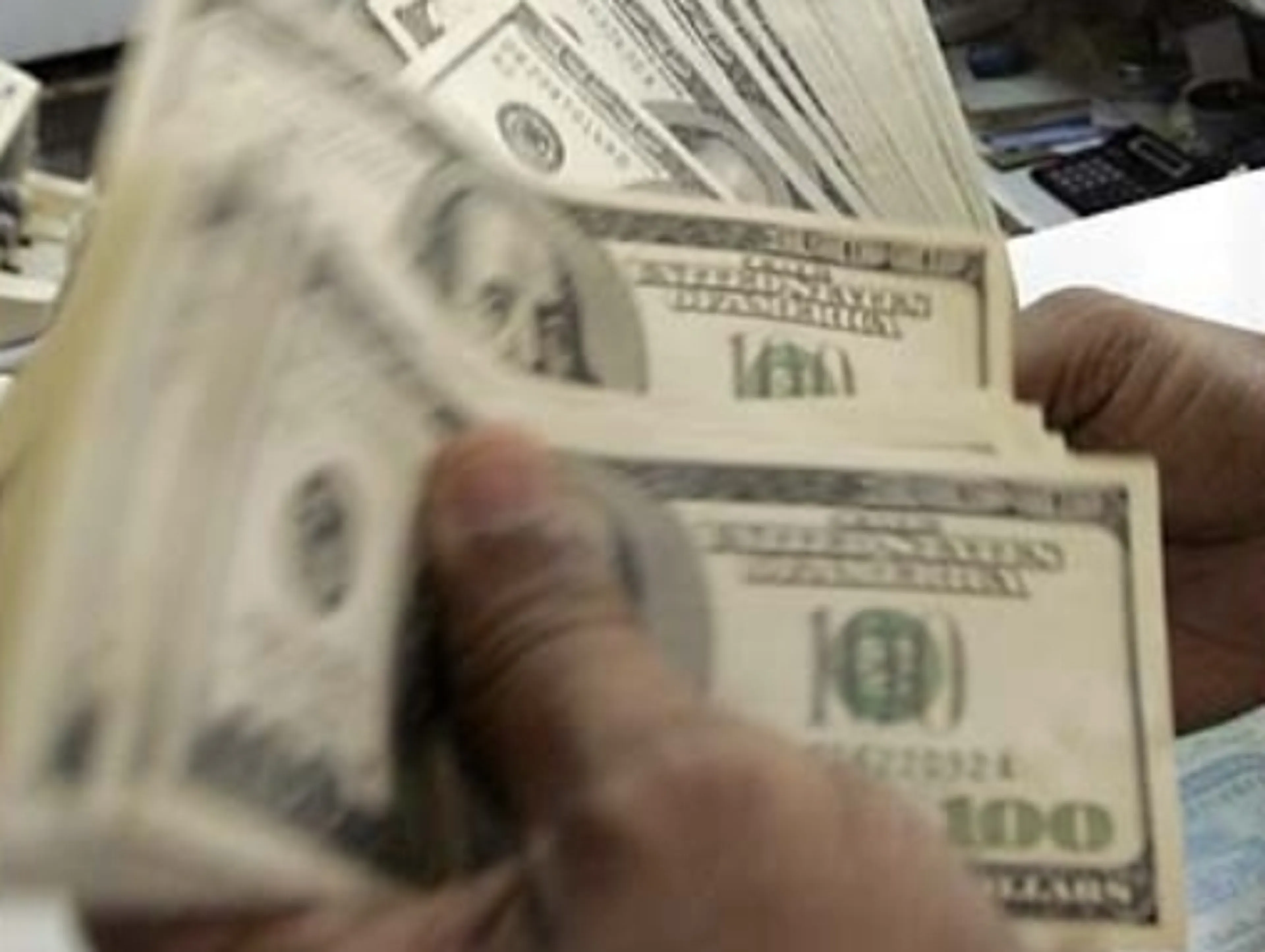 Капитал - В обменниках Алматы - валютный ажиотаж