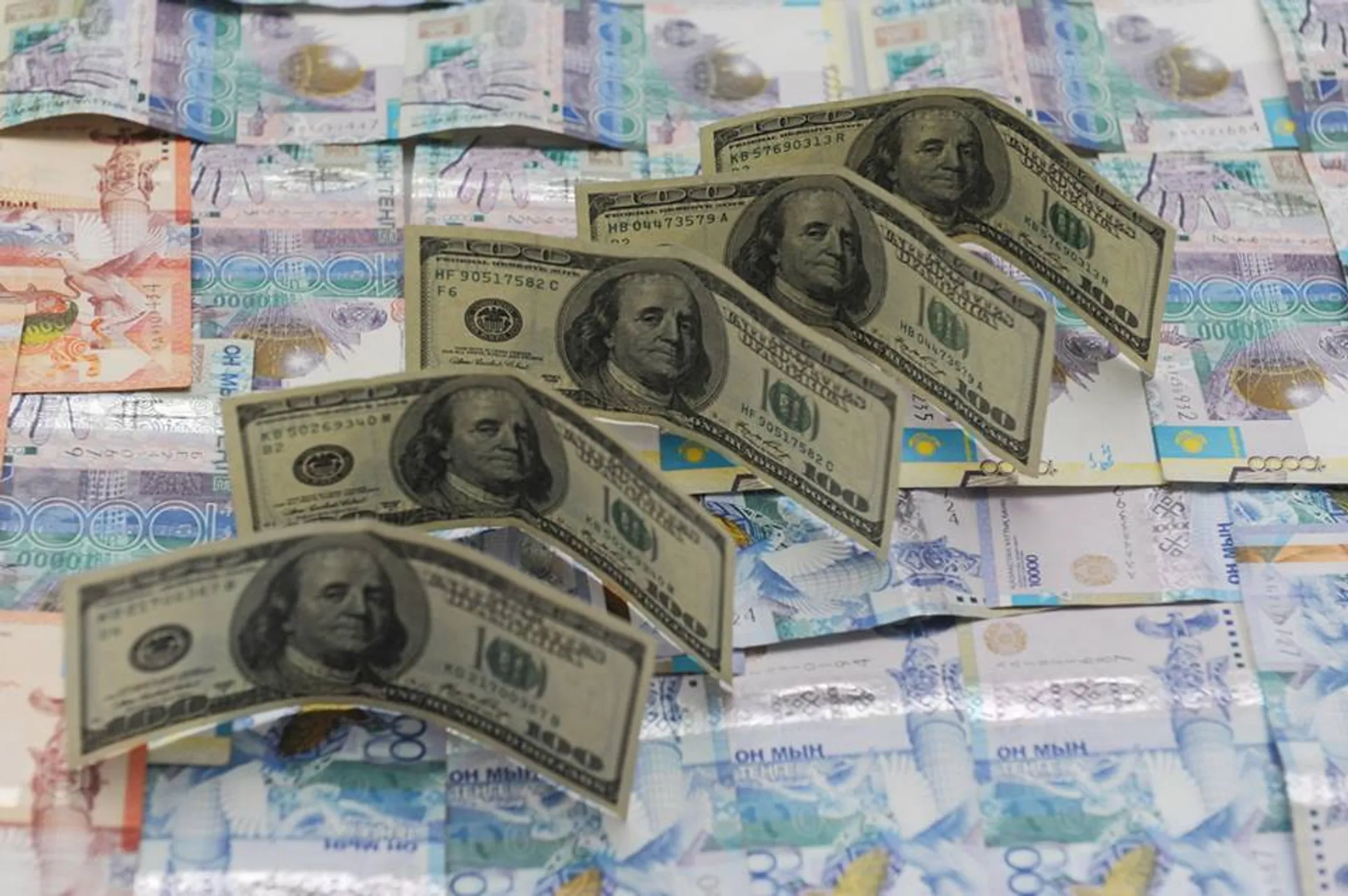 Дневная сессия - 337,01 тенге за 1 доллар - Image Kapital.kz