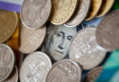 Курс приближается к уровню 345 тенге за доллар