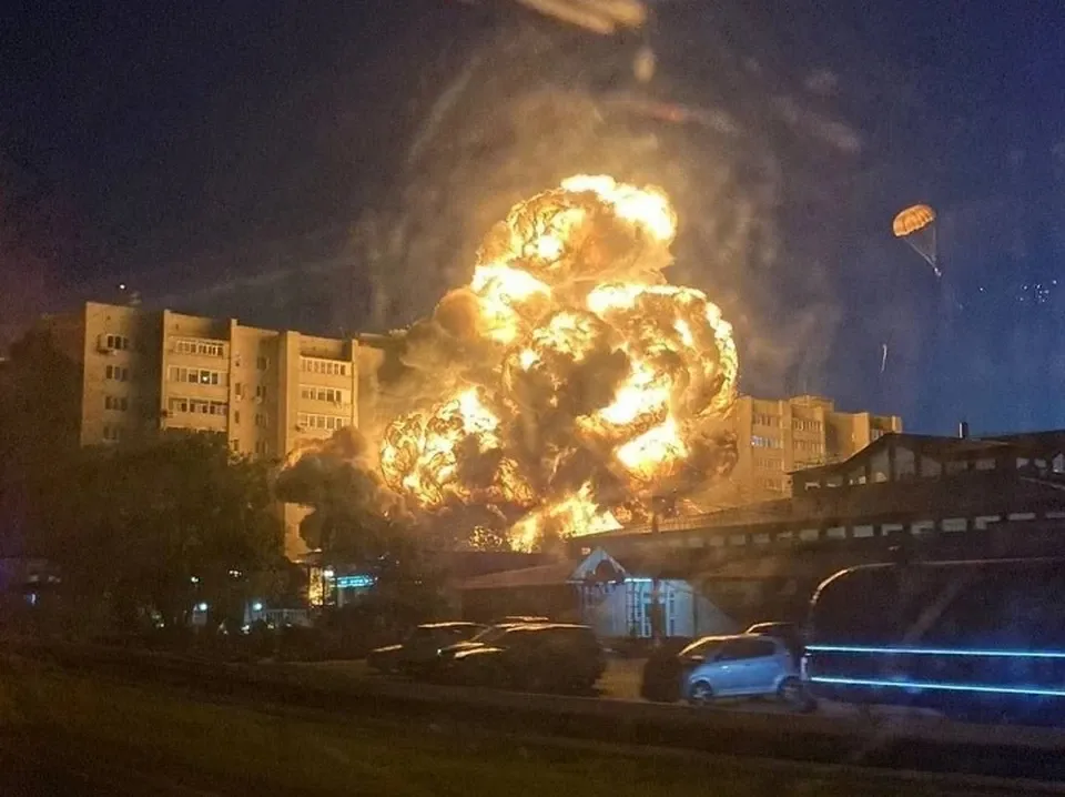 В Ейске военный самолет упал в жилом квартале