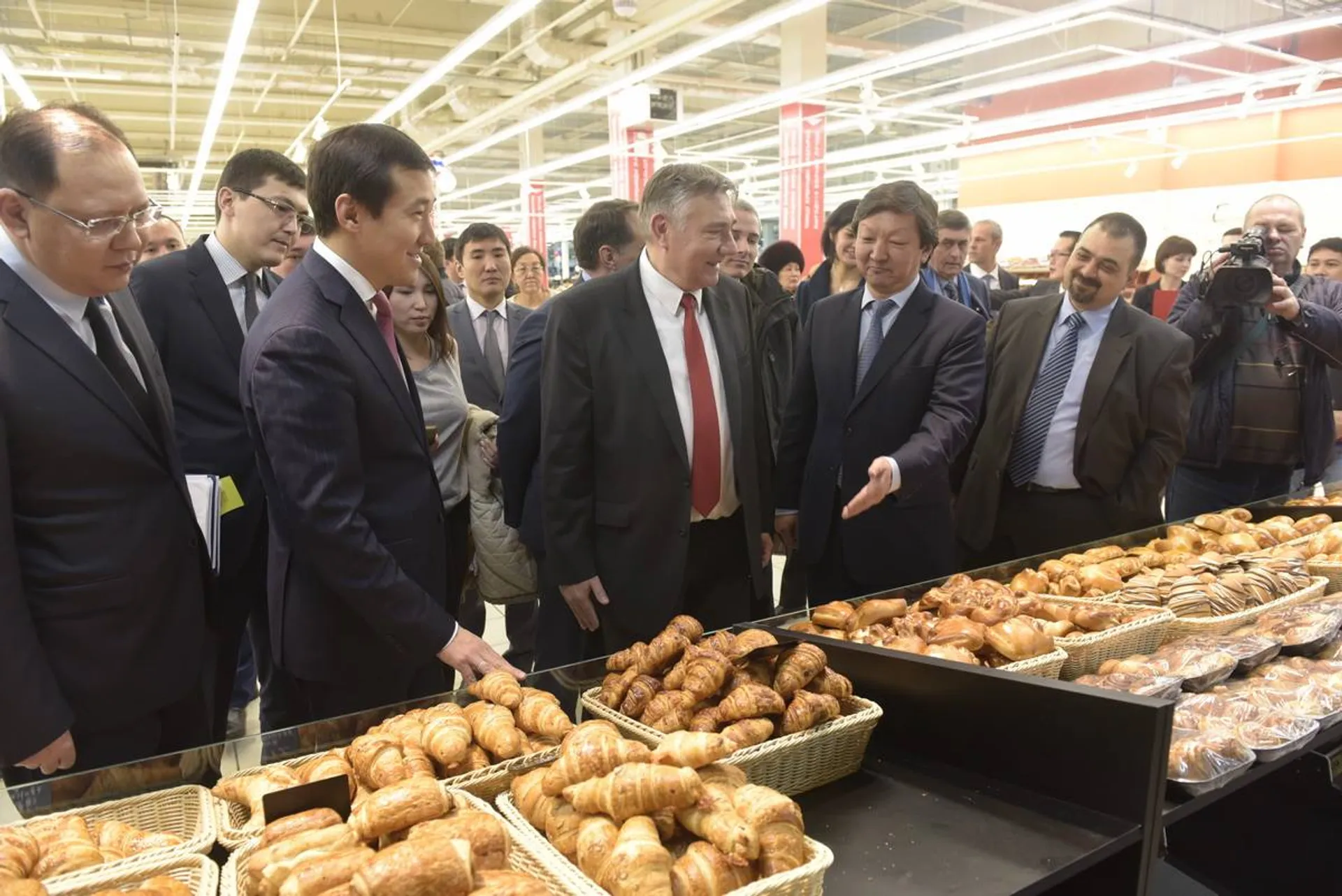 Капитал - В Алматы открылся первый в Казахстане Carrefour