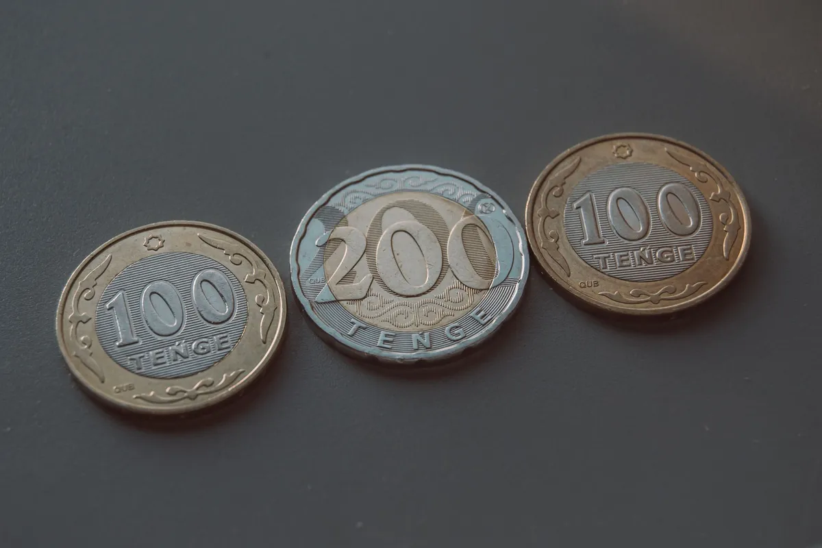 Средневзвешенный курс доллара на бирже составил 484,78 тенге
