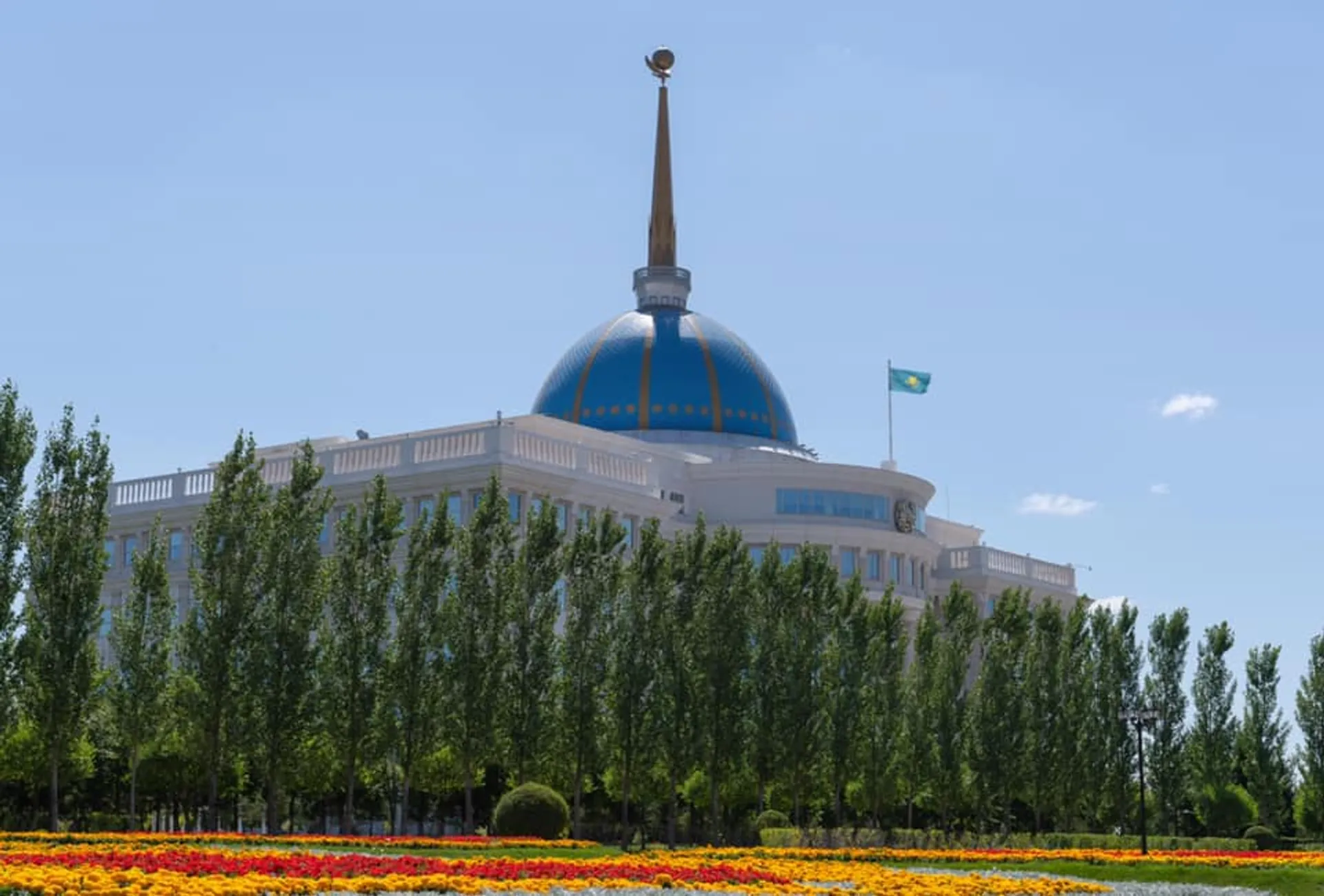 Капитал - Президент поздравил Бибисару Асаубаеву с получением награды