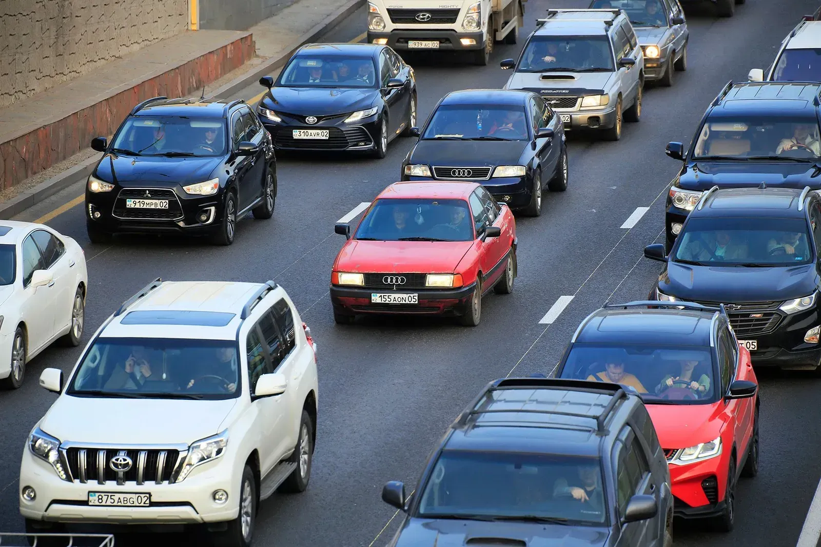 Регионы Казахстана испытывают дефицит сотрудников дорожной полиции