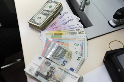 Дневные торги: 319,32 тенге за доллар