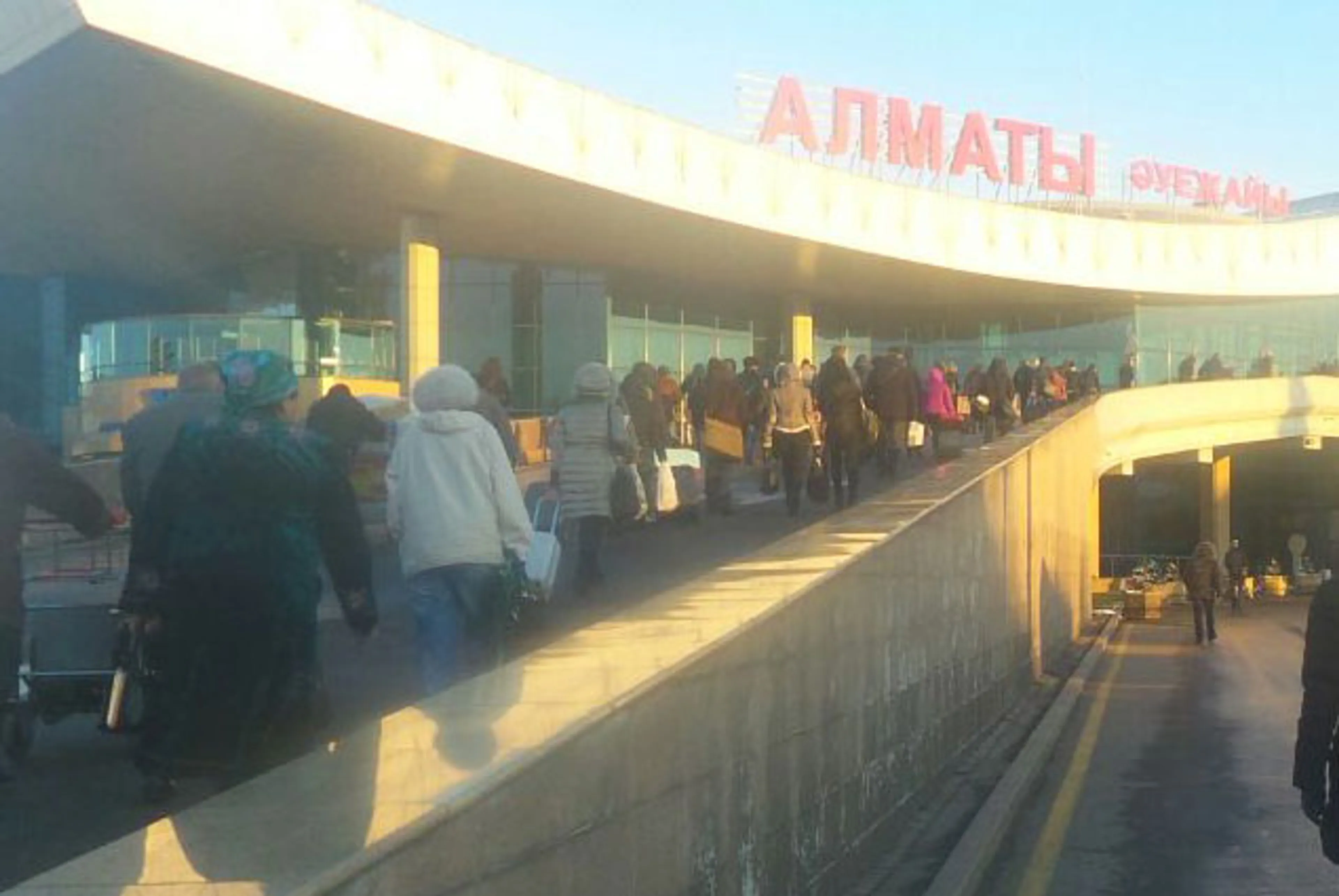 Капитал - К аэропорту Алматы были стянуты все экстренные службы