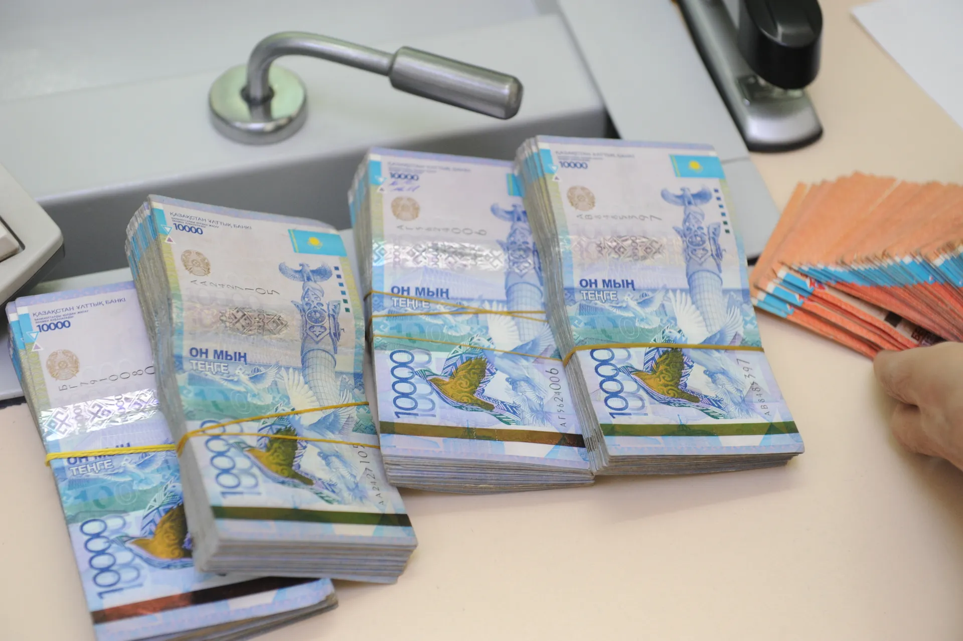 Капитал - На списание долгов потребуется 105 млрд тенге