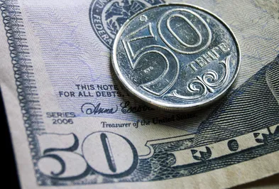 Максимальный курс в обменниках — 391,8 тенге за доллар