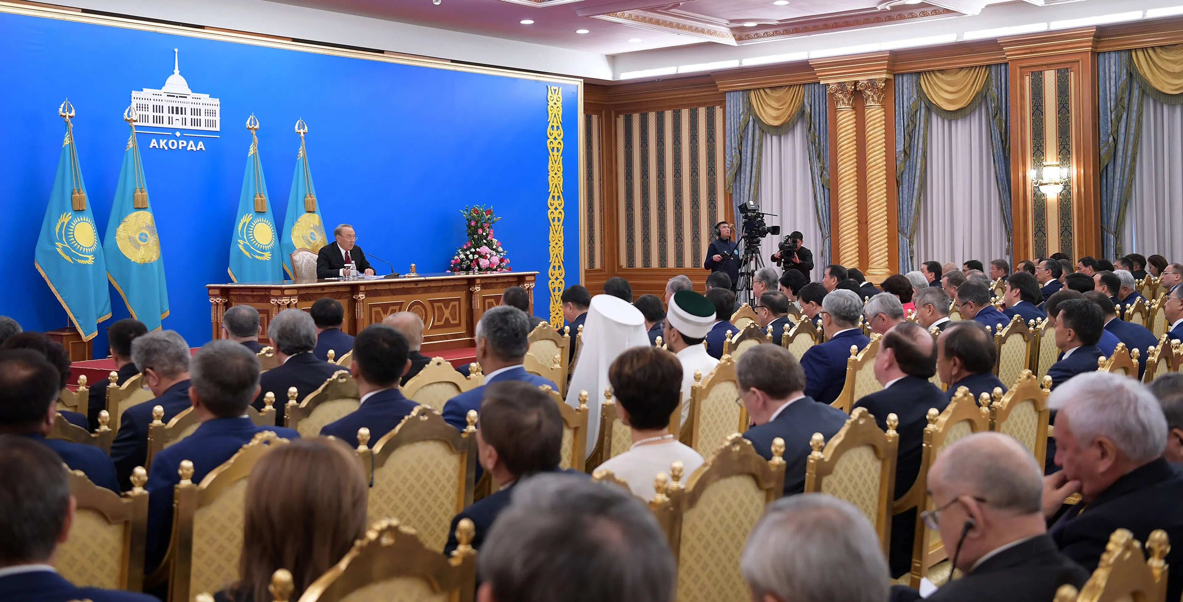 Капитал - Президент: Я два года всех долблю, давайте начнем