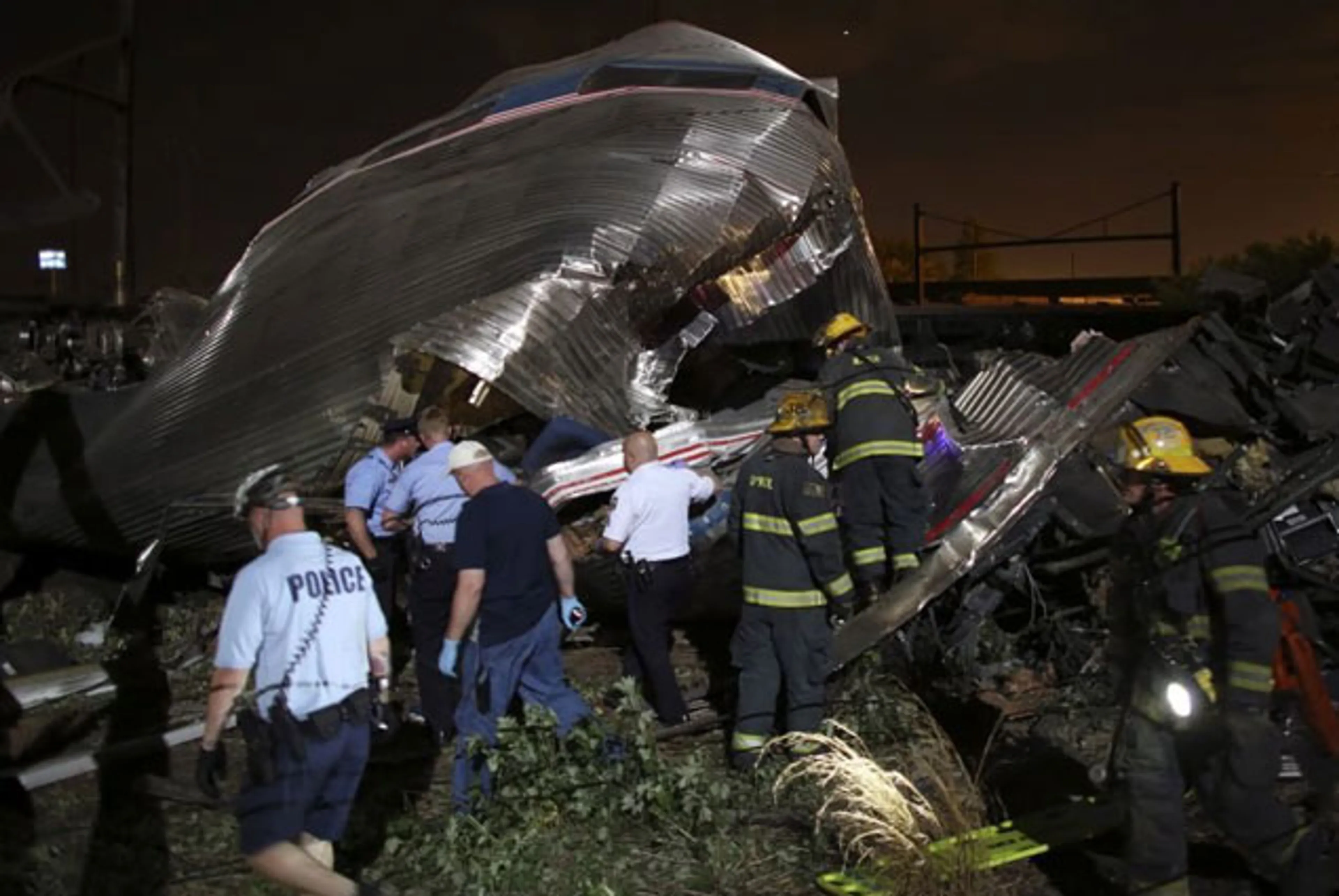 Капитал - Сошедший с рельсов в США поезд вдвое превысил скорость