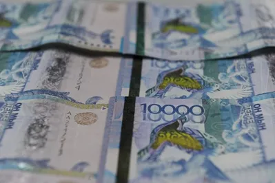 Нацбанк не выпускал новую банкноту номиналом 10 000 тенге