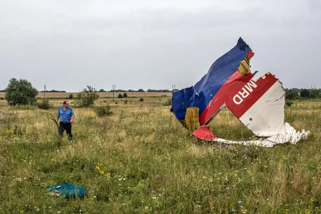 СМИ обнародовали видео с места крушения Боинга в Донбассе