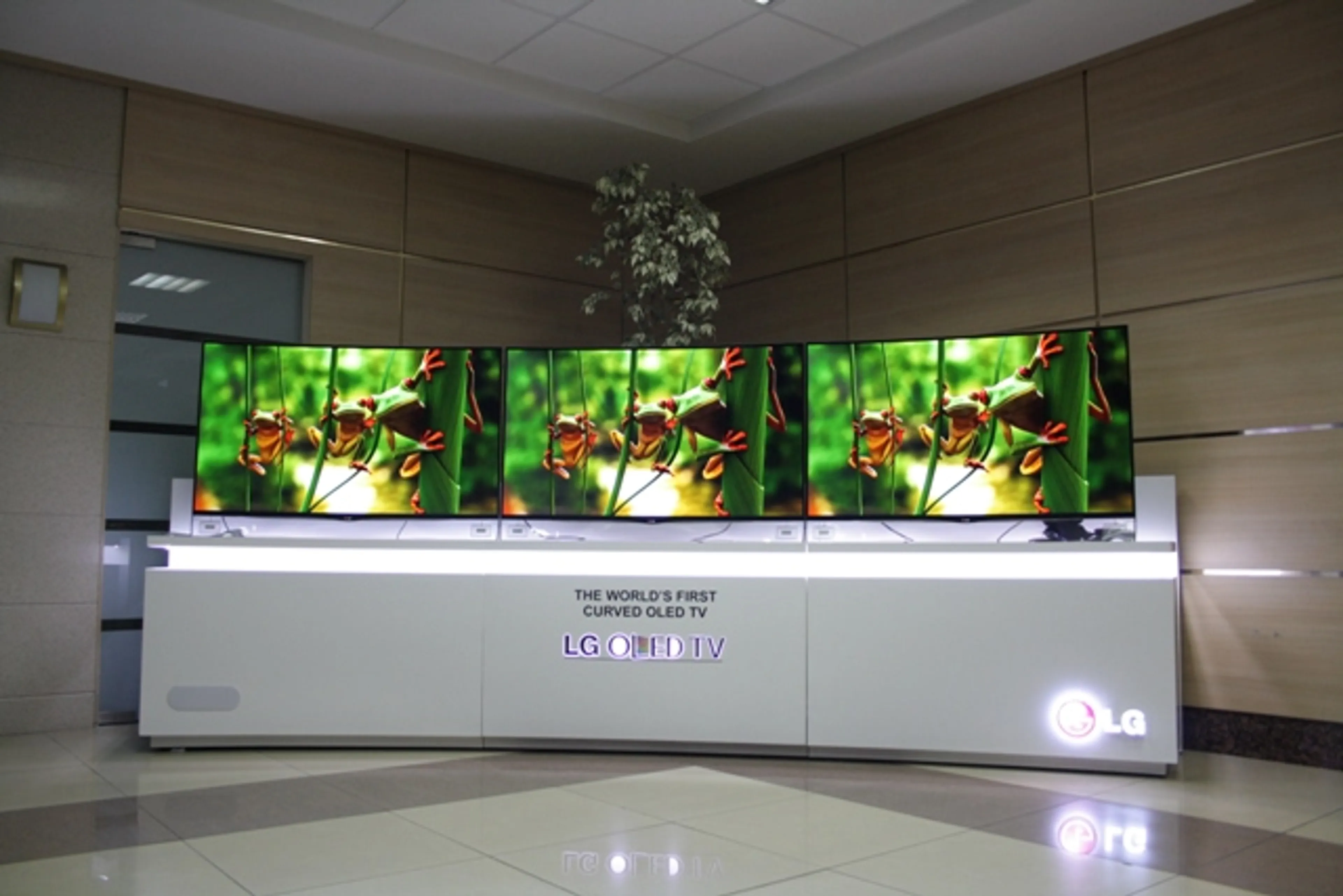Капитал - В РК представлен первый в мире OLED телевизор от LG