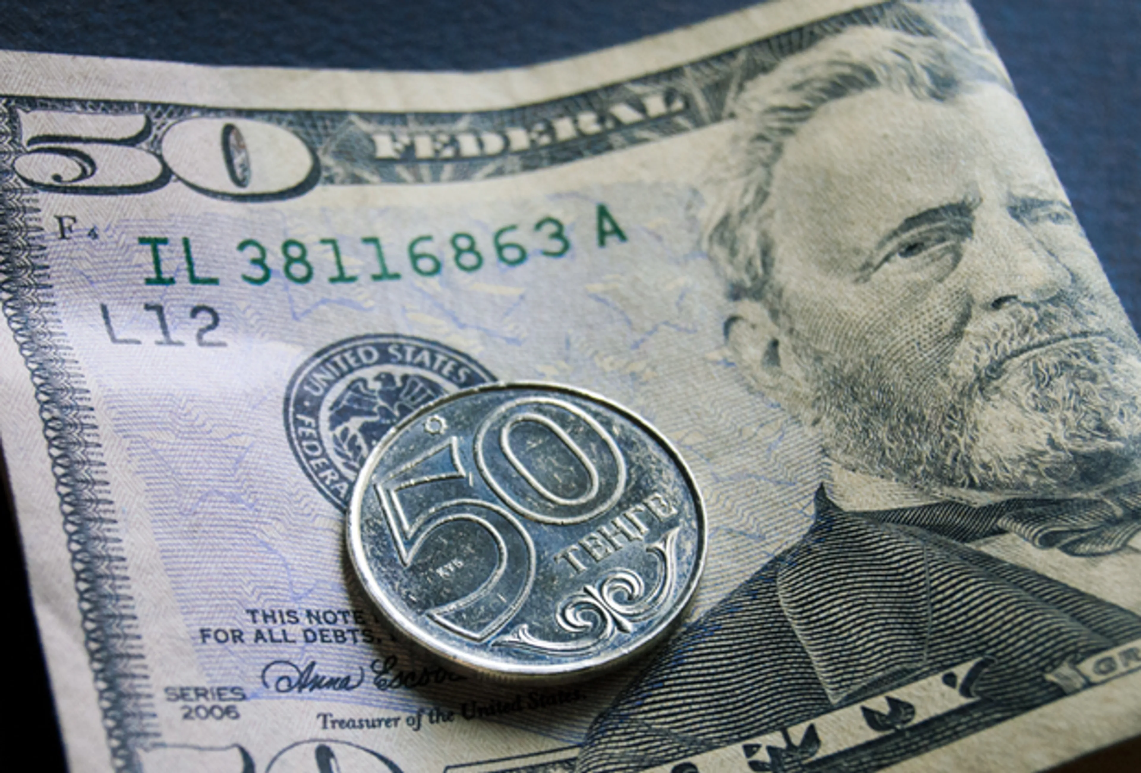 Капитал - Доллар приблизился к отметке 381 тенге