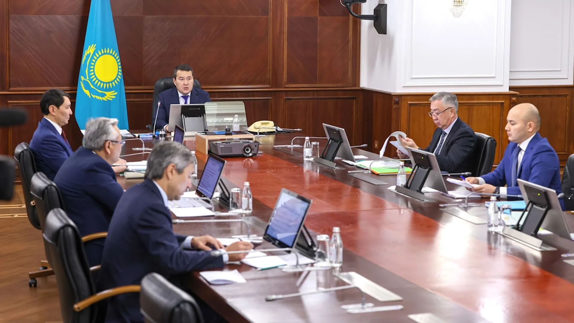 Капитал - Алихан Смаилов: Казахстан полностью обеспечил себя хлебом