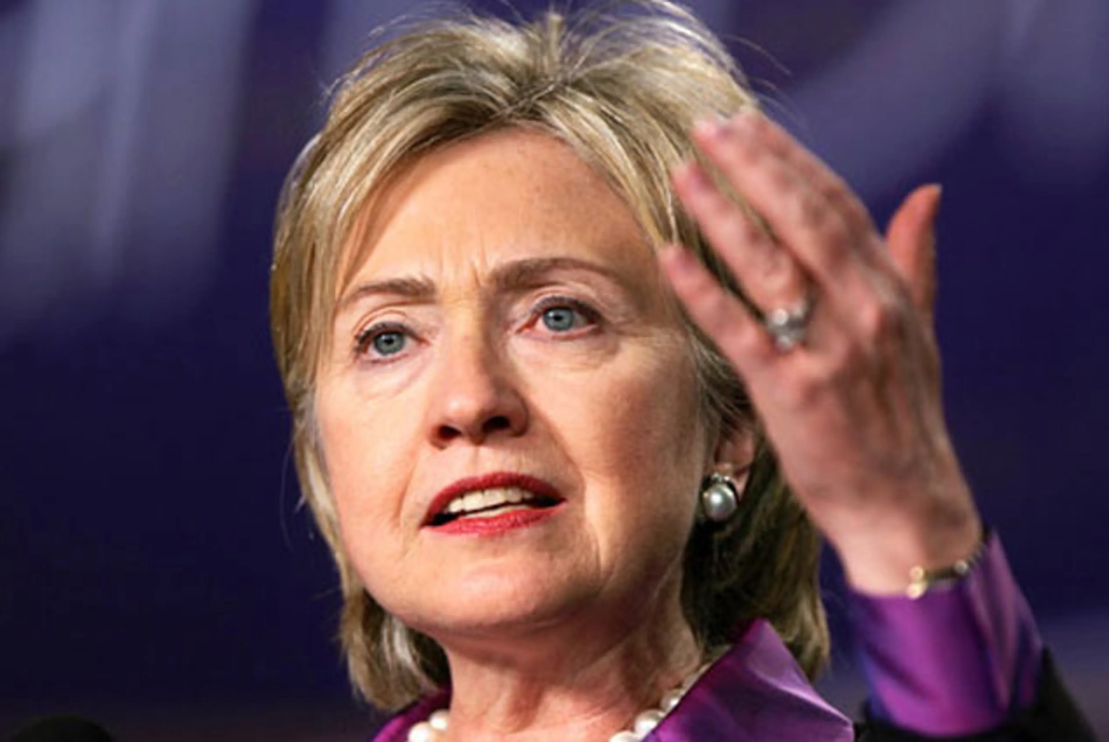 Капитал - Клинтон обещает повысить зарплату в США на 65%