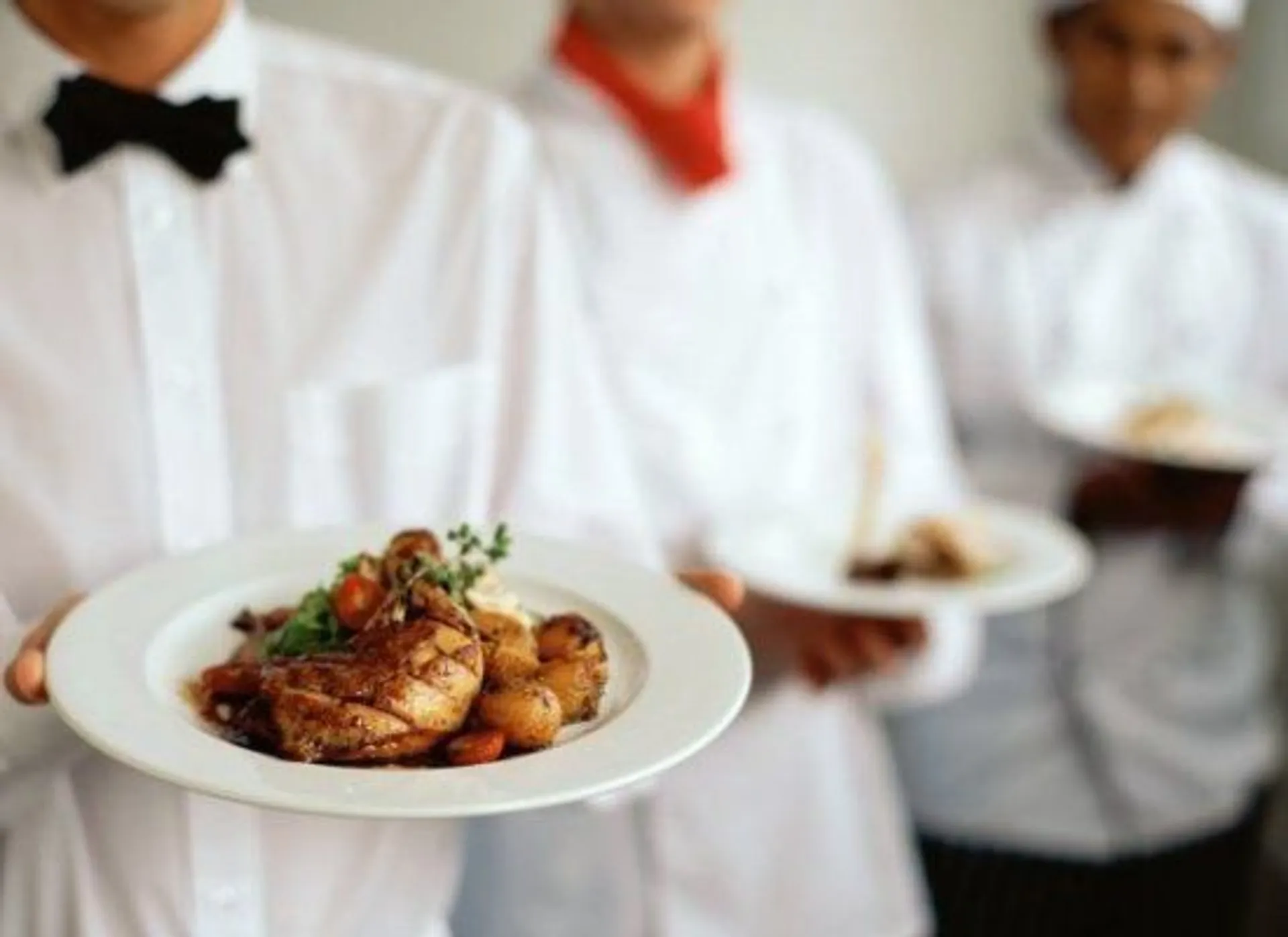 Капитал - За год услуги гостиниц и ресторанов подорожали на 8%