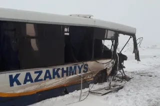 Капитал - Внедорожник врезался в автобус с шахтёрами в Сатпаеве