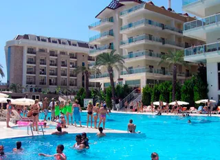 Капитал - 70 россиян отравились в отеле Кемера в Турции