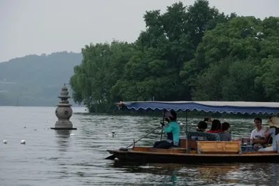 США впервые уступили Китаю по числу богатейших людей