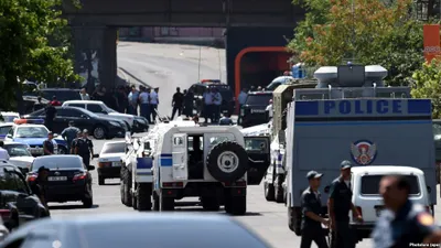 Все захватившие здание полиции в Ереване сдались властям