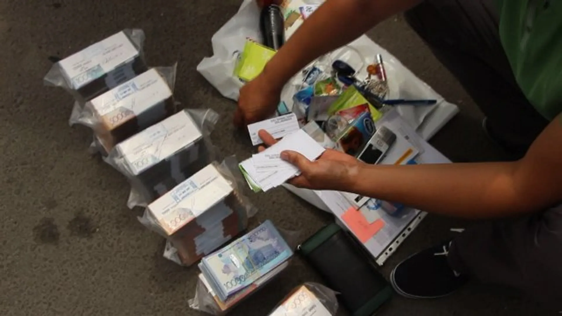 Капитал - Лжепредприниматели задержаны при снятии свыше 65 млн тенге