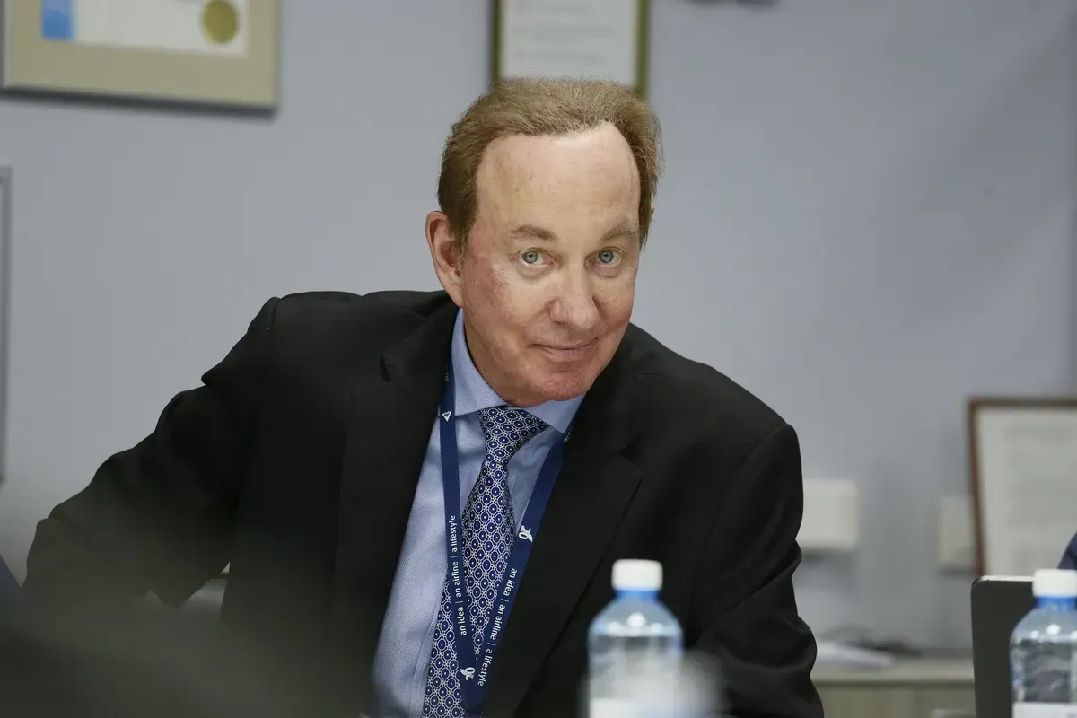 Питер Фостер покинет пост главы Air Astana и совет директоров в марте 2026 года
