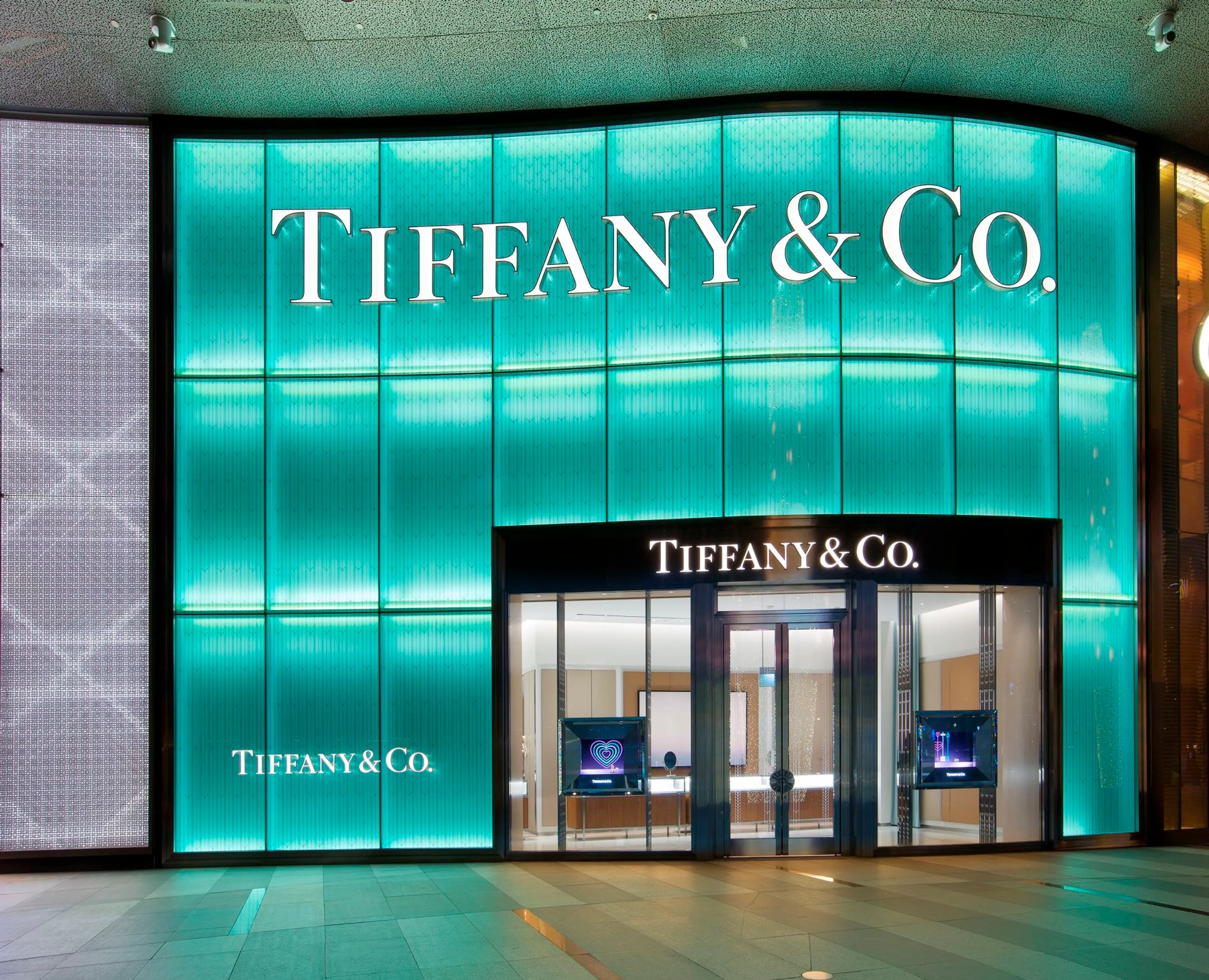 Капитал - Tiffany увеличила чистую прибыль на 52%