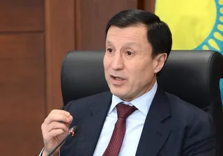 Капитал - Адильбек Джаксыбеков поздравил женщин с 8 марта