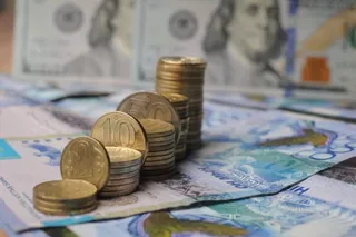 Капитал - Нацвалюта продолжает отступать: 347,92 тенге за доллар