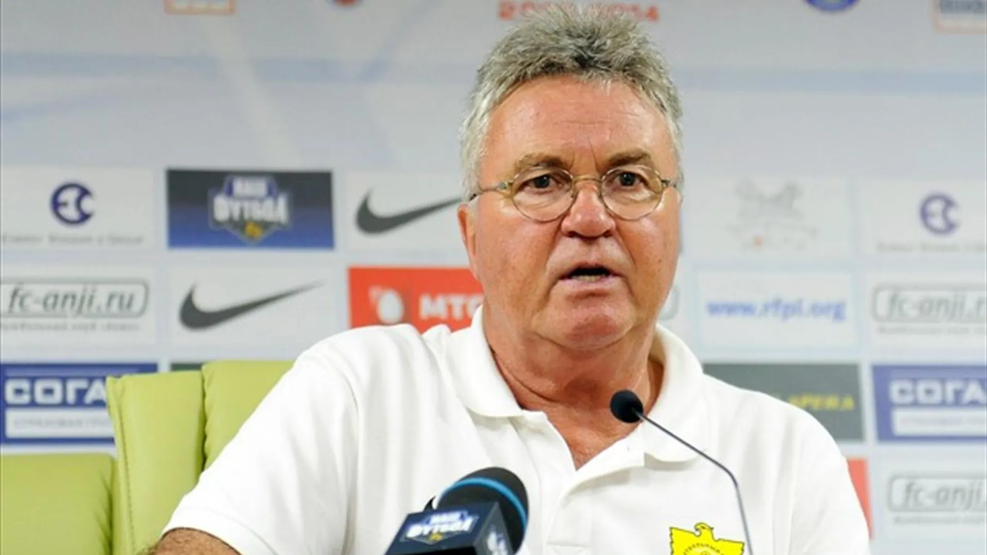 Капитал - Гуса Хиддинка пока не планируют увольнять