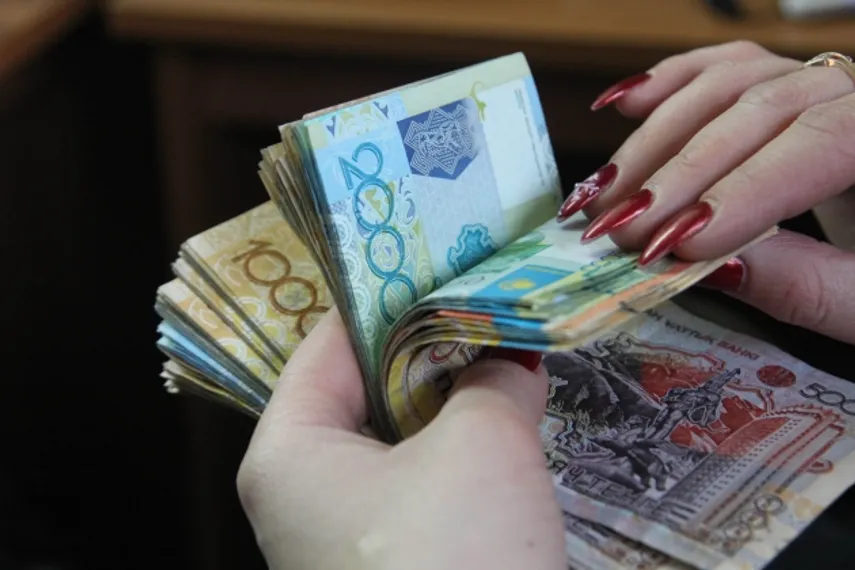 Капитал - Как изменилась зарплата казахстанцев за год?