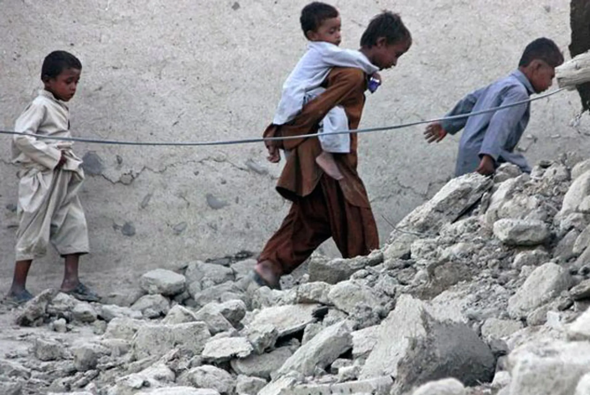 Капитал - Более 200 человек погибли из-за землетрясения в Пакистане