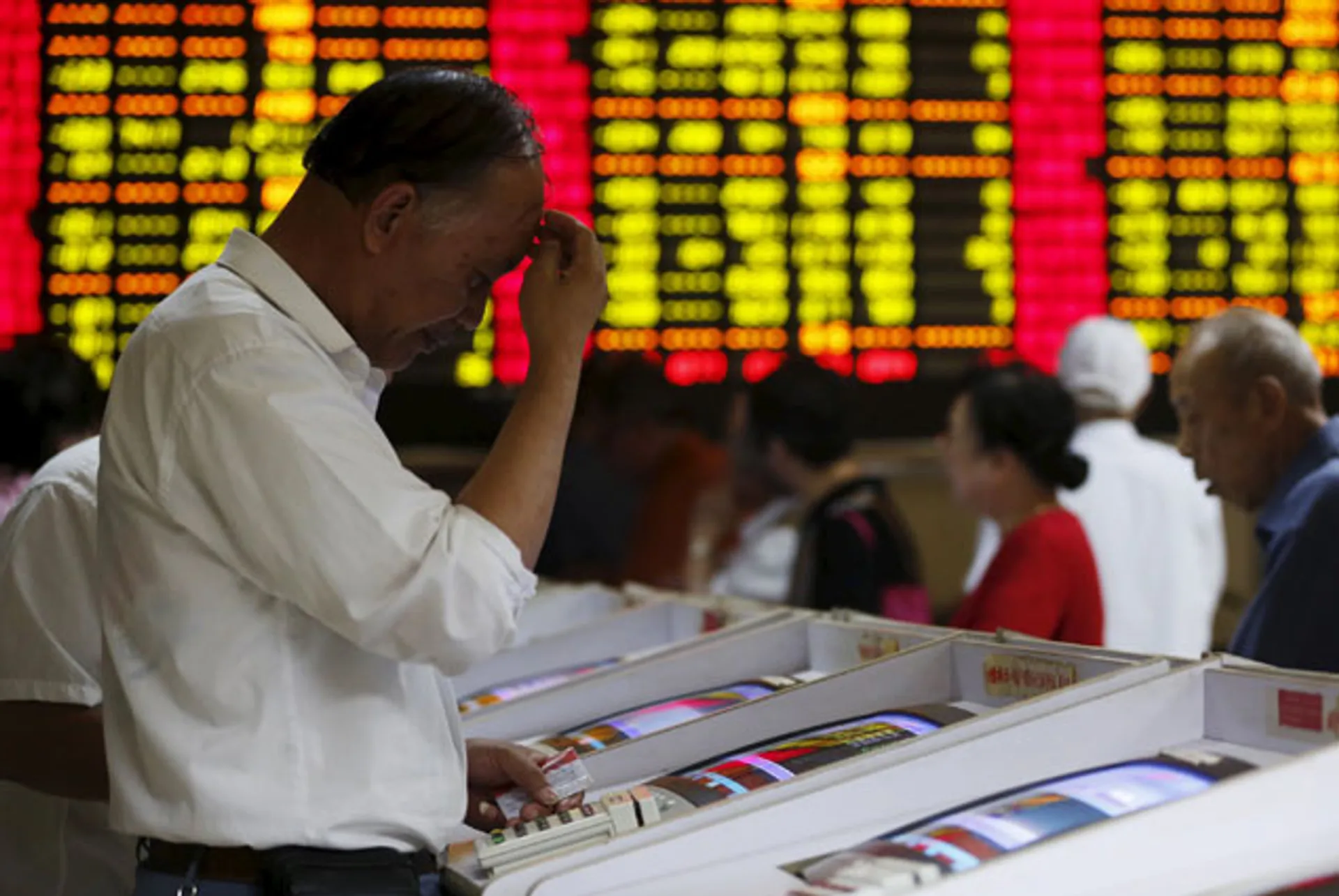 Капитал - Фондовый рынок Китая обвалился до минимума за 13 месяцев