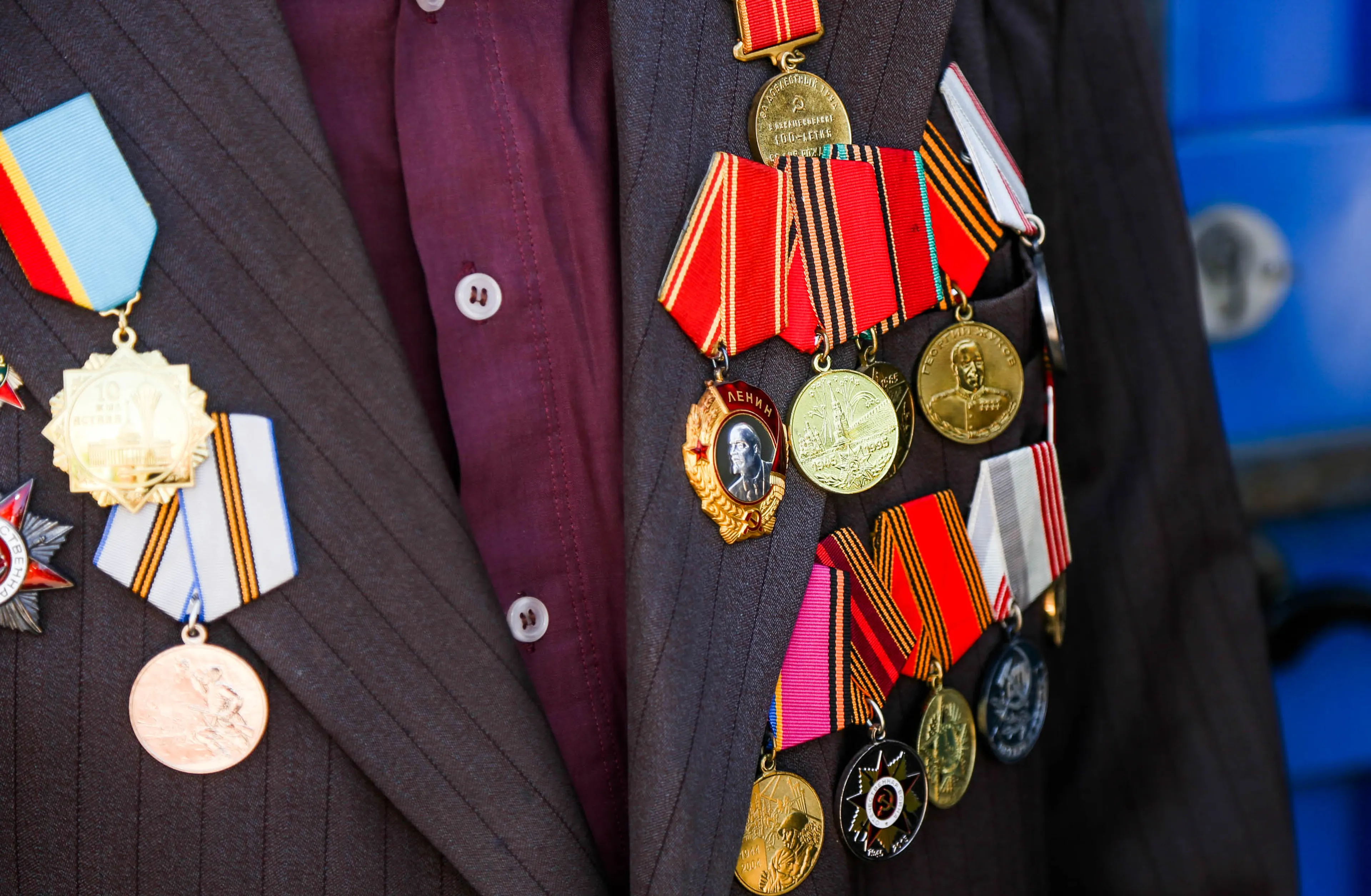 Оркестр на дом: «Казцинк» необычно поздравил ветеранов - фото kapital.kz