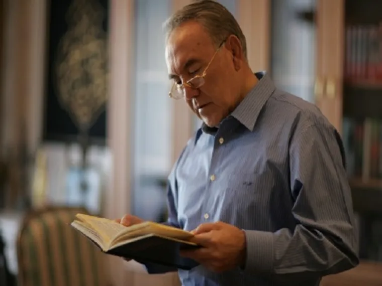 Капитал - В Алматы презентуют книгу Одноклассники Президента