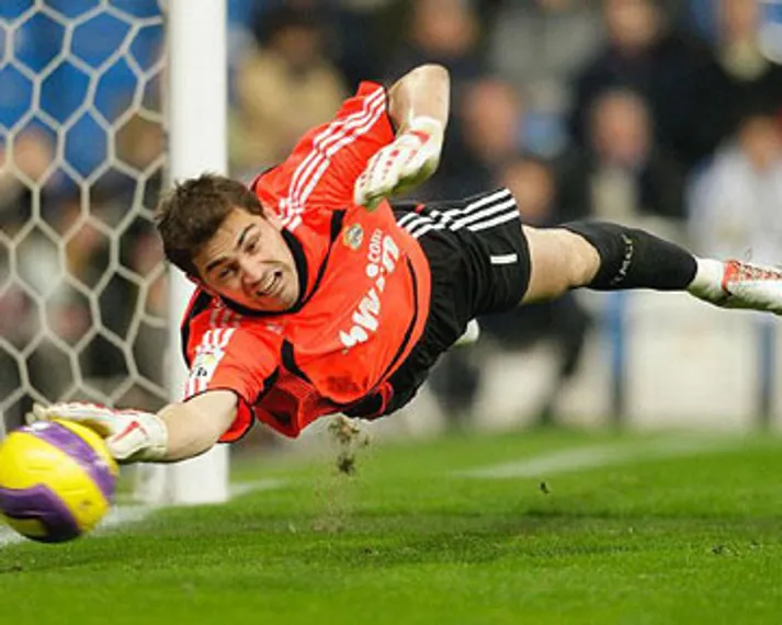 Капитал - «Шальке» готов арендовать Касильяса на полгода