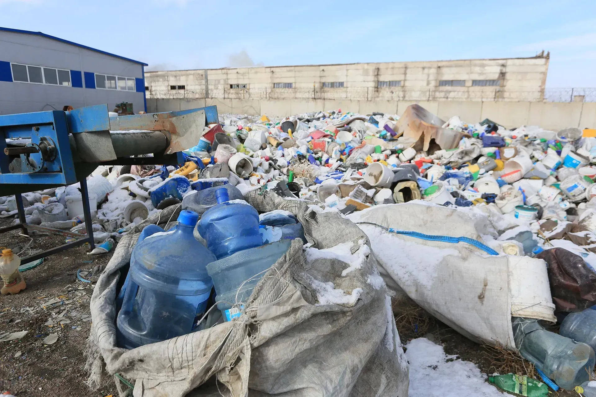 Тарифы на вывоз мусора снизили в восьми районах Туркестанской области