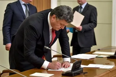 Петр Порошенко подписал закон о моратории по долгам Украины