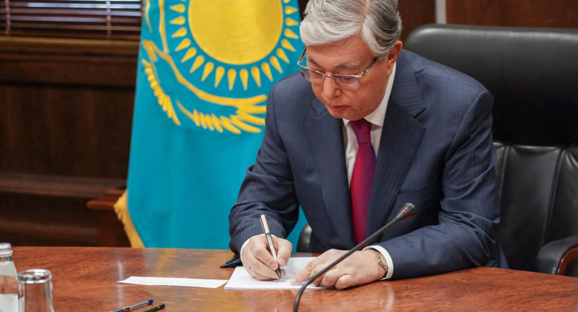 Капитал - Касым-Жомарт Токаев поздравил Гитанаса Науседу