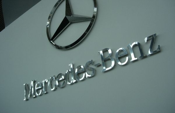  Mercedes поручил свою рекламу Twitter - Kapital.kz