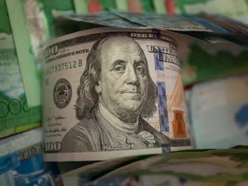 Казахстанцы активно скупают доллары