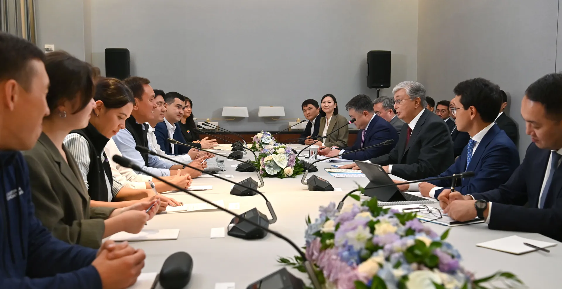 Капитал - Президент встретился с представителями Digital Nomads