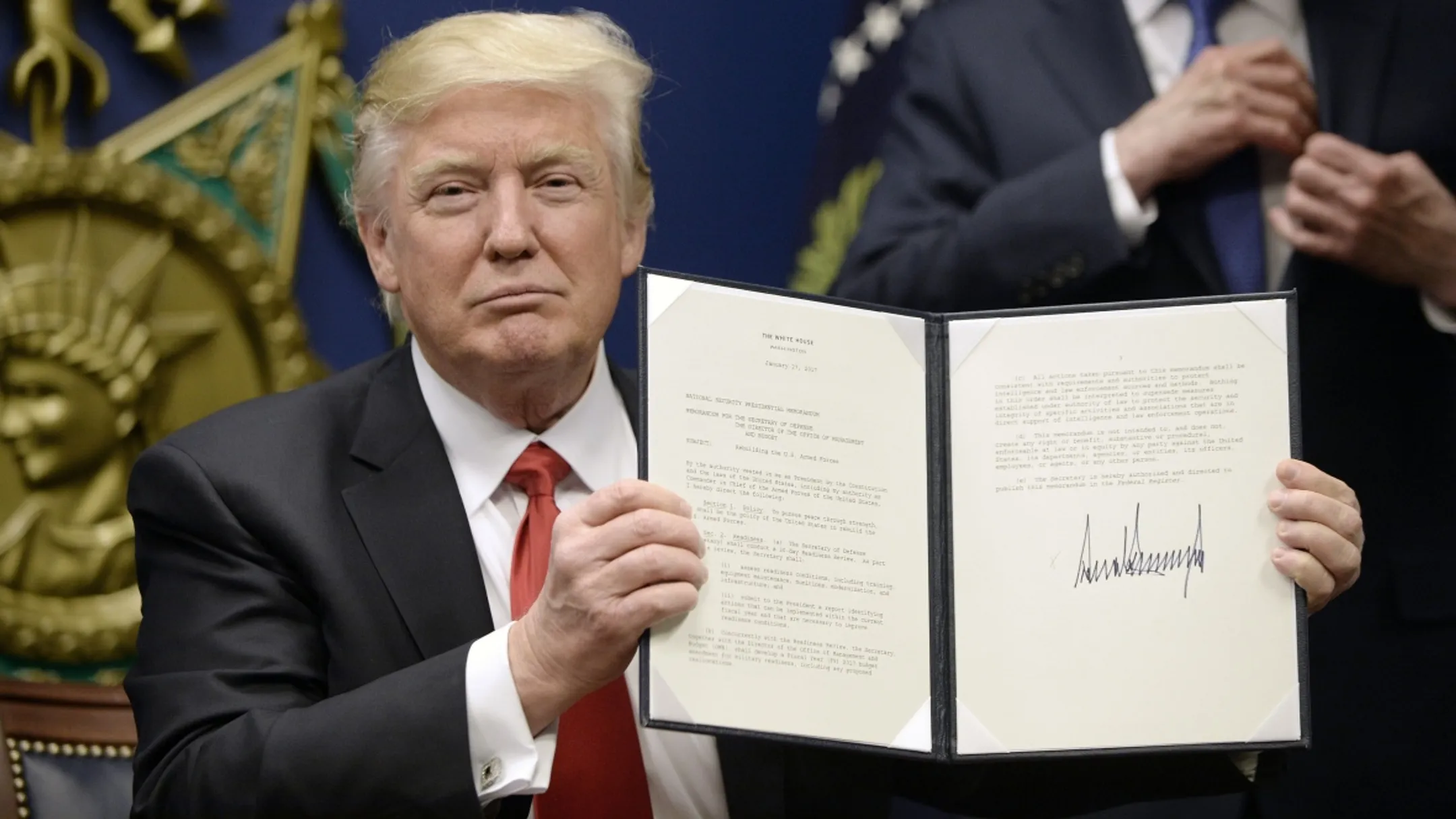 Президент США ввел пошлины на импорт алюминия и стали - Image Kapital.kz