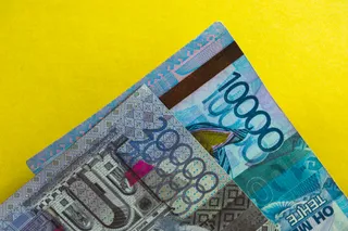 Капитал - На бирже доллар продается по 435,7 тенге