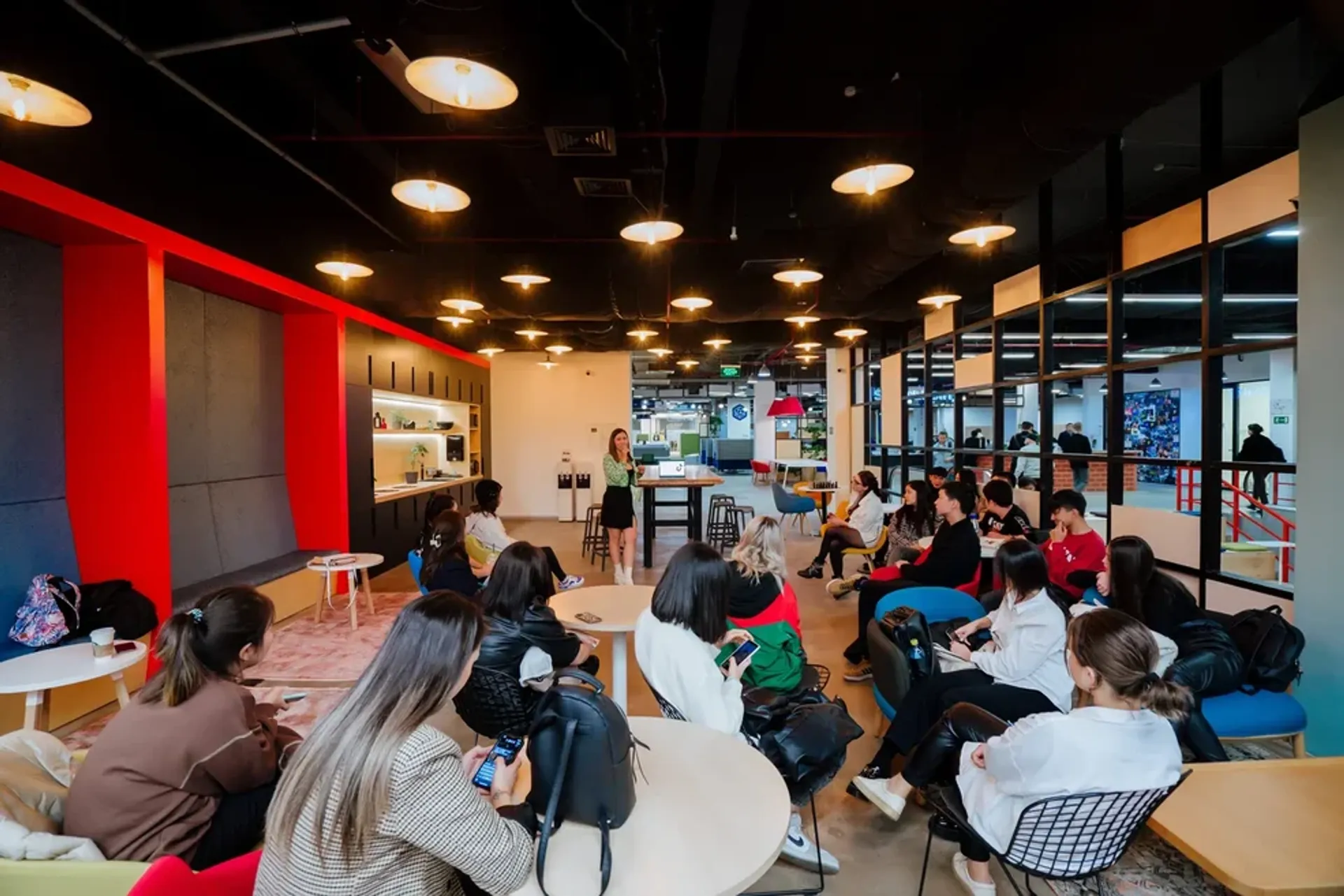 Капитал - В Алматы появились зоны TikTok и PlayStation