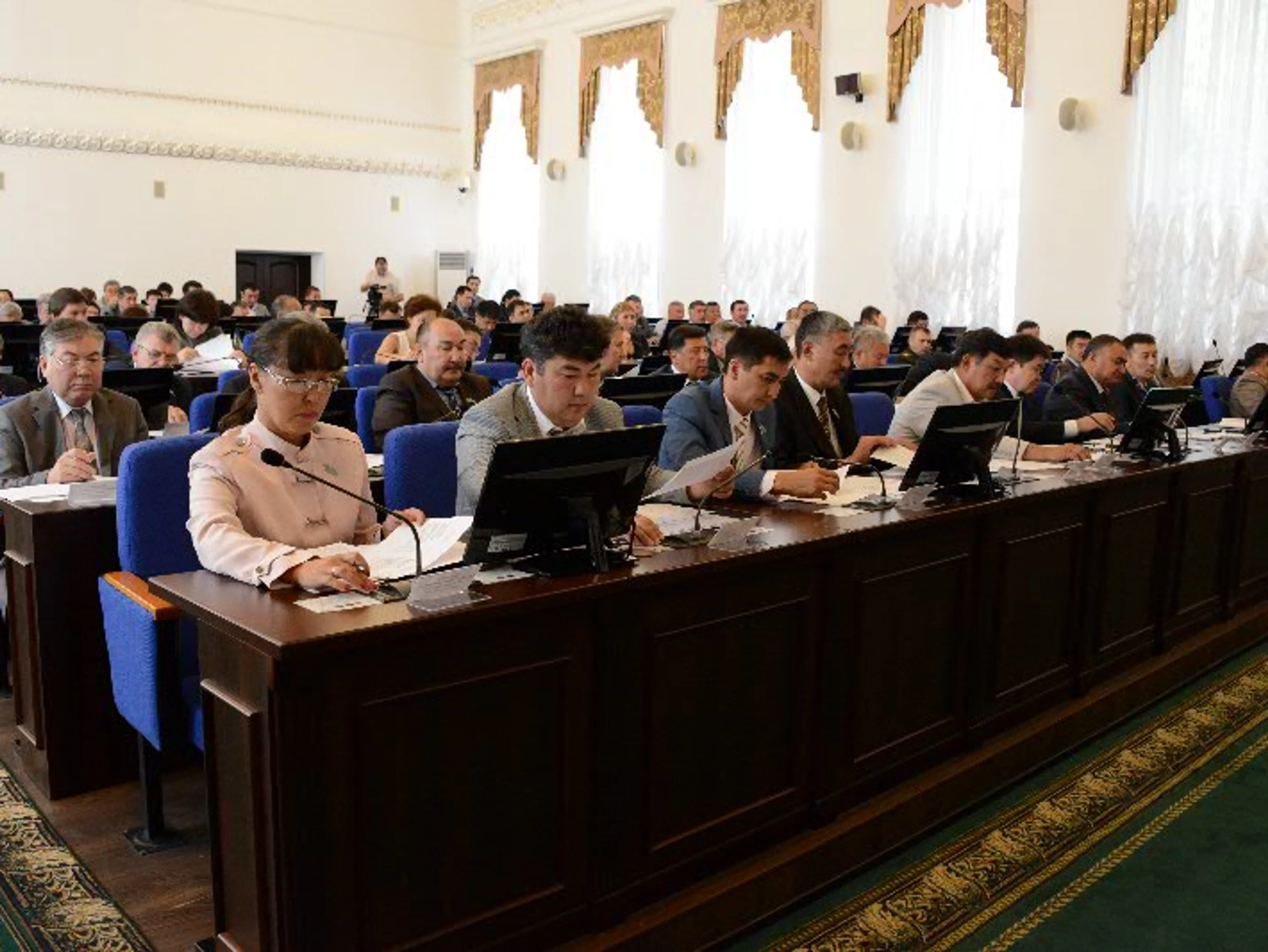 Капитал - Аким Ерлан Арын отчитался перед депутатами