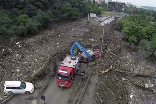 Капитал - На наводнении в Тбилиси наживаются мошенники