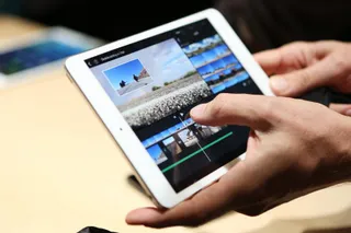 Капитал - Apple представила новый iPad Retina и красный iPhone 7